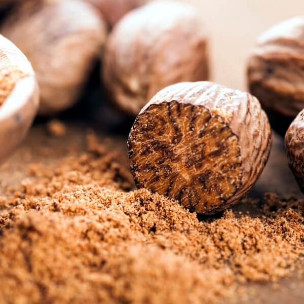 Мускатный орех (myrīstica)